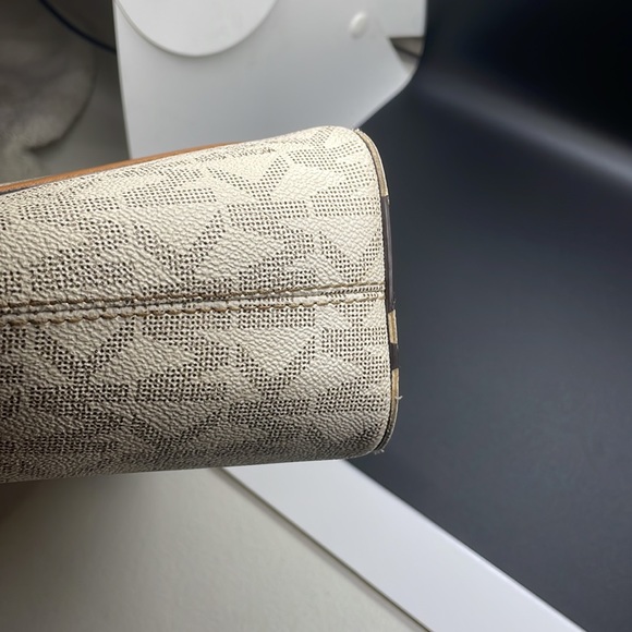 Michael Kors Tote Bag - Picture 12 of 15